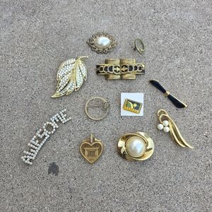 Vintage Brooch Lot